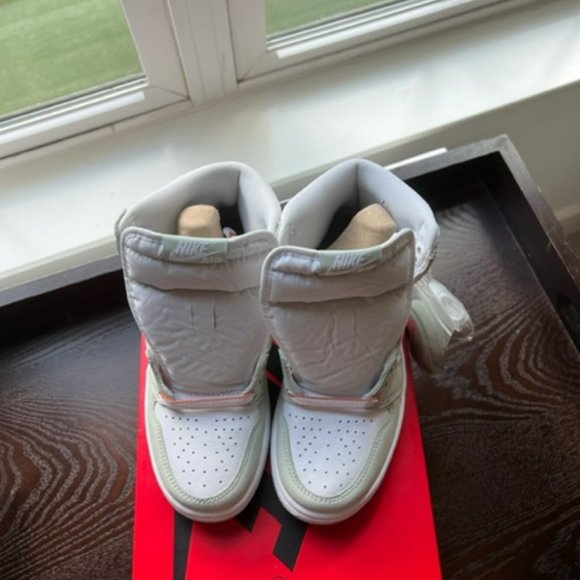 Womens AIR JORDAN High tops - Picture 5 of 7